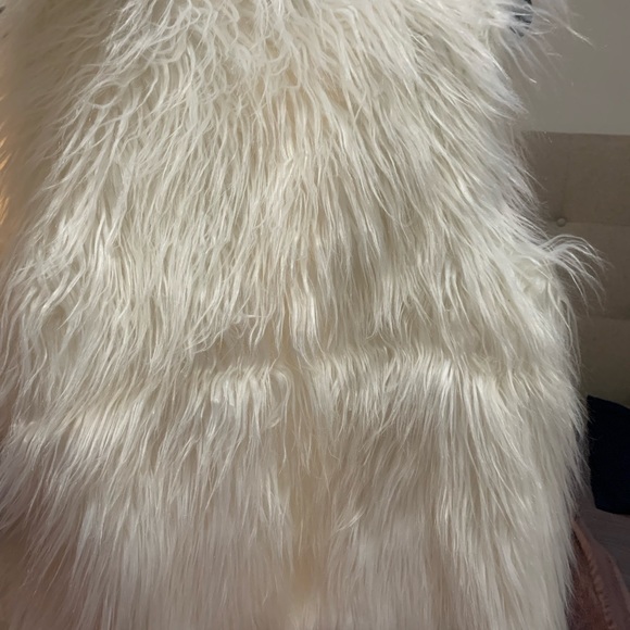 Ambiance White Faux Fur Vest - Picture 2 of 3